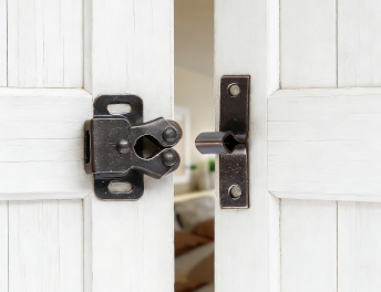 Защелка и крестообразная петля